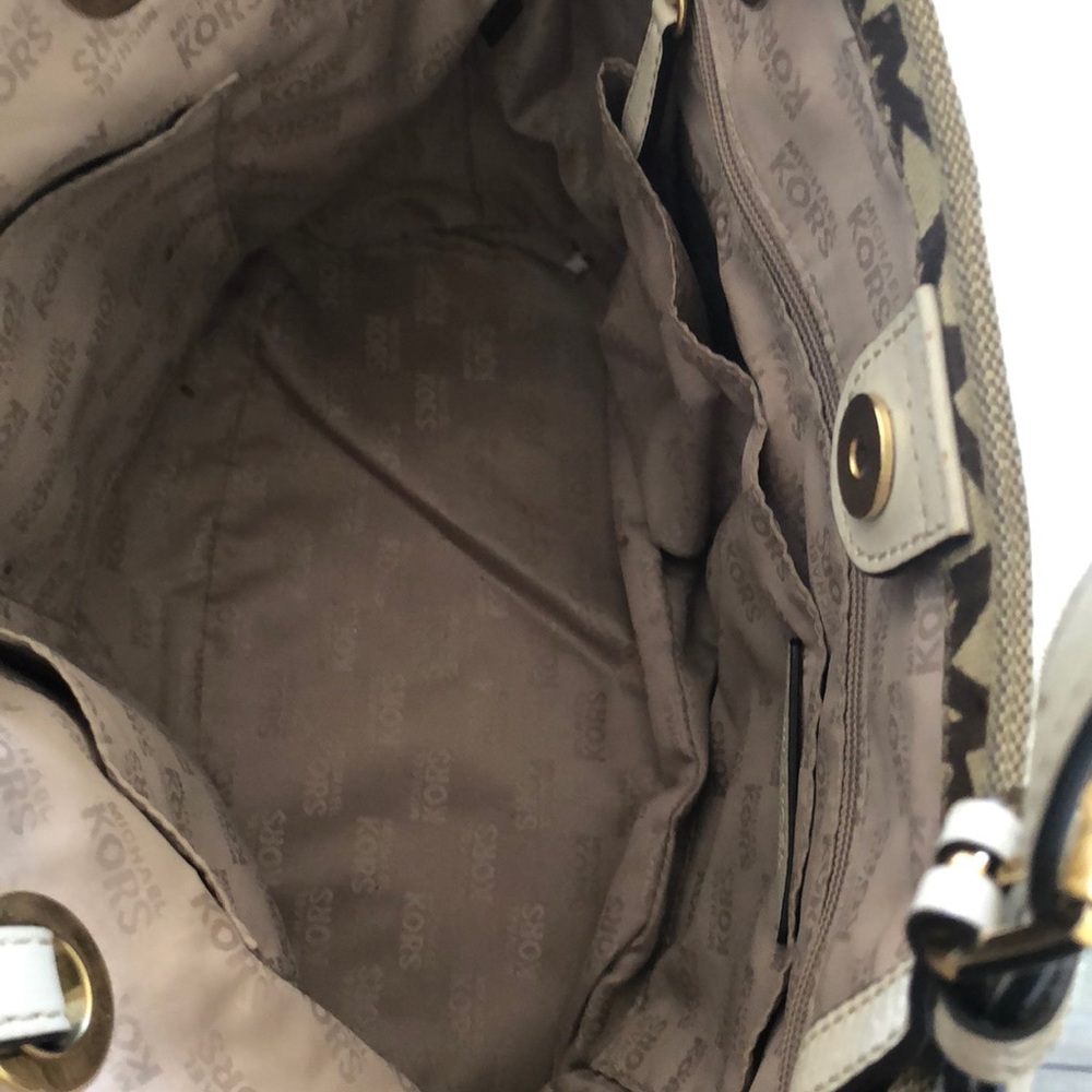 Authentic Michael Kors Purse. - image 3